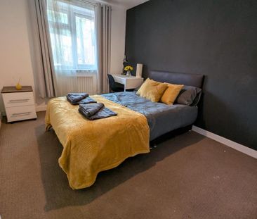 8 bedroom house of multiple occupation to rent - Photo 3