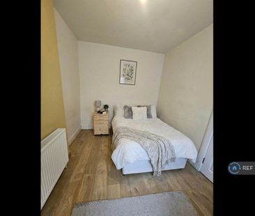 4 bedroom terraced house to rent - Photo 5