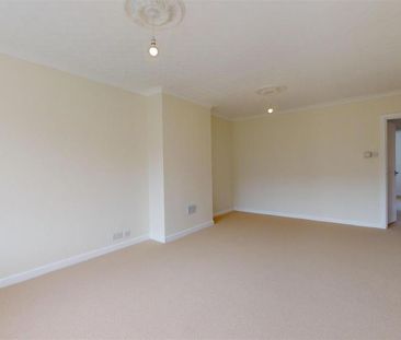 2 bedroom semi-detached bungalow to rent - Photo 3
