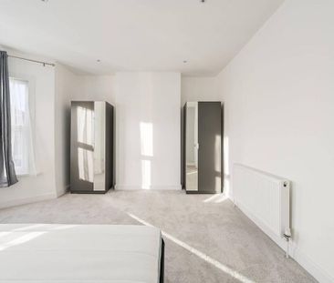 3 bedroom flat to rent - Photo 2