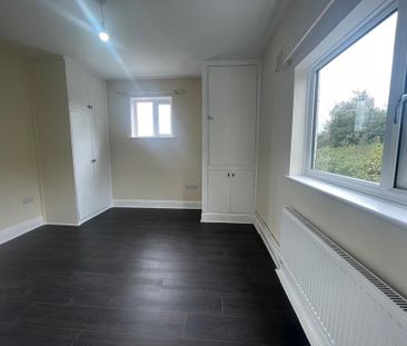 2 bedroom character property to rent - Photo 1
