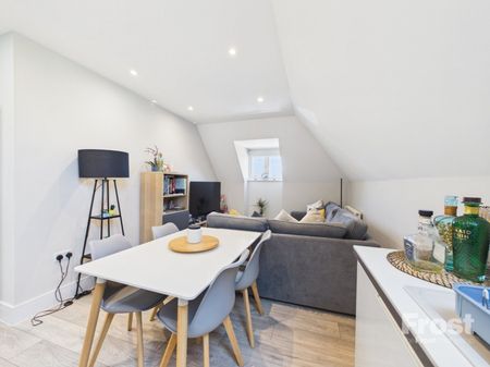 25a Summers Road, Burnham,SL1 - Photo 3