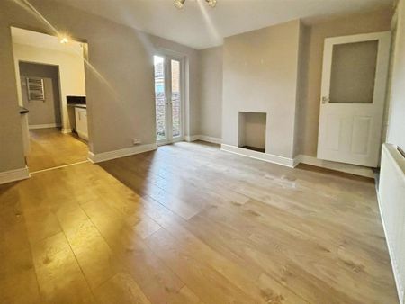 3 bedroom terraced house to rent - Photo 2