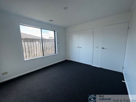 4 Robusta Avenue, Cranbourne - Photo 2