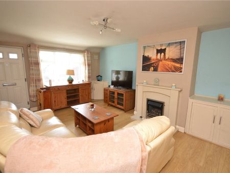 1 Bed Terraced House, Longroyd Place, LS11 - Photo 3