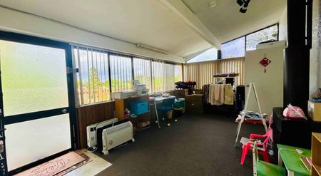 3 BEDROOM FAMILY HOME - Photo 4