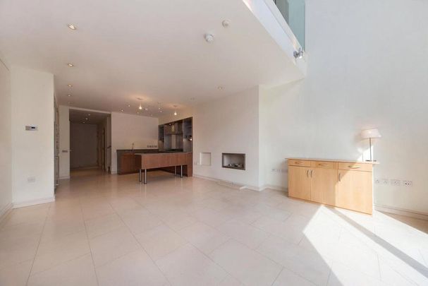 4 bedroom terraced house to rent - Photo 1