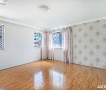 “SPACIOUS 3 BEDROOM HOME, DOUBLE GARAGE” - Photo 3