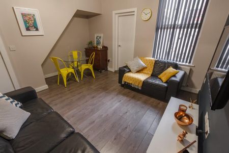 4 bedroom terraced house to rent - Photo 3