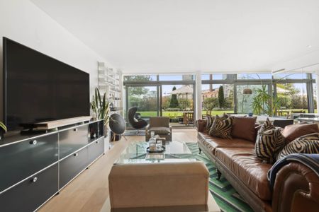 Price £1,150 pw - Available 01/12/2025 - Furnished - Photo 3