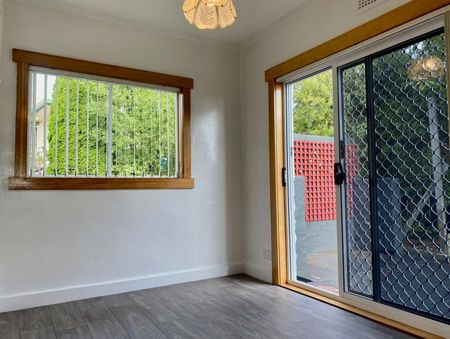 Three bedroom family home with stunning views - Photo 3