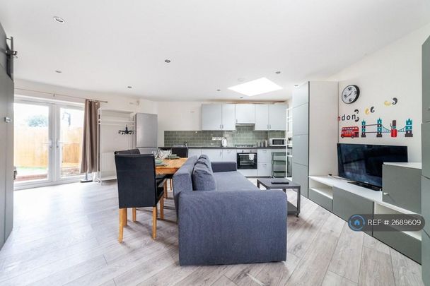 2 bedroom terraced house to rent - Photo 1