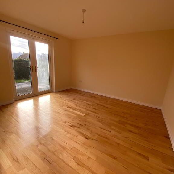 11 Ferndale, Warrenpoint, BT34 3FE - Photo 1