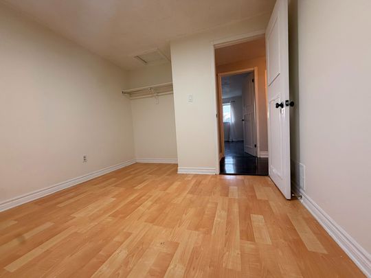For Lease - 242 Browning Trail, Barrie, Ontario - Photo 1