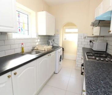 RM1, Eastern Avenue East, Romford - Photo 5