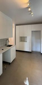 6 1/2 rdc lumineux tout rénové - Photo 3