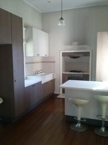 “Central location - $550 per week” - Photo 4