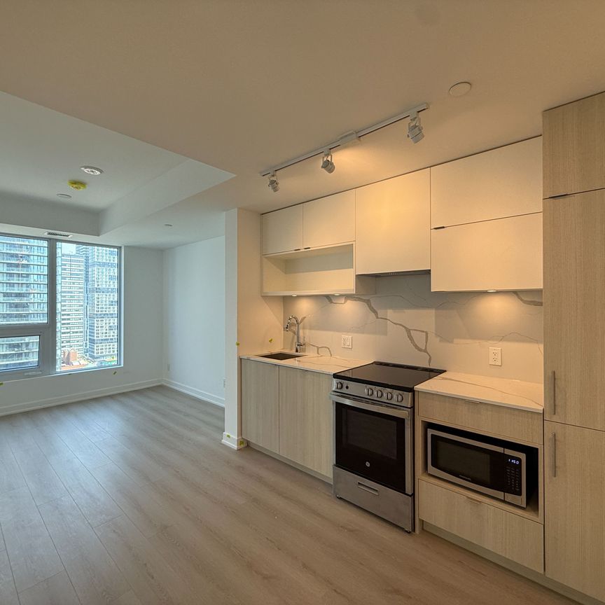 For Lease - 100 Queen Street Unit# 2711, Toronto, Ontario - Photo 1