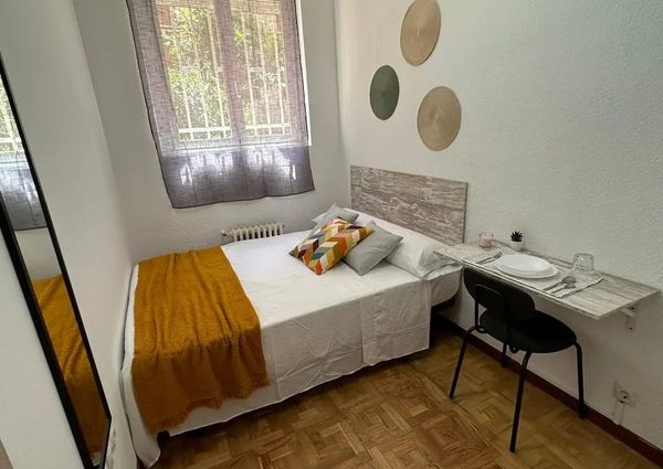 Calle de la Infanta Mercedes, Madrid, Community of Madrid 28020