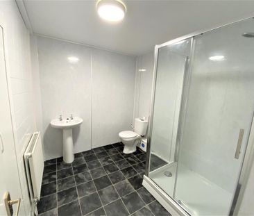 3 bedroom flat to rent - Photo 6