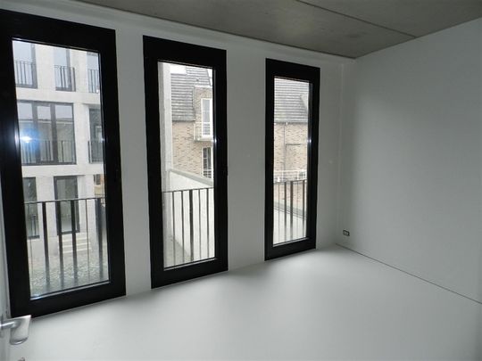 Exclusieve moderne woning met gemeenschappelijke binnentuin en ondergrondse autostaanplaats. - Photo 1