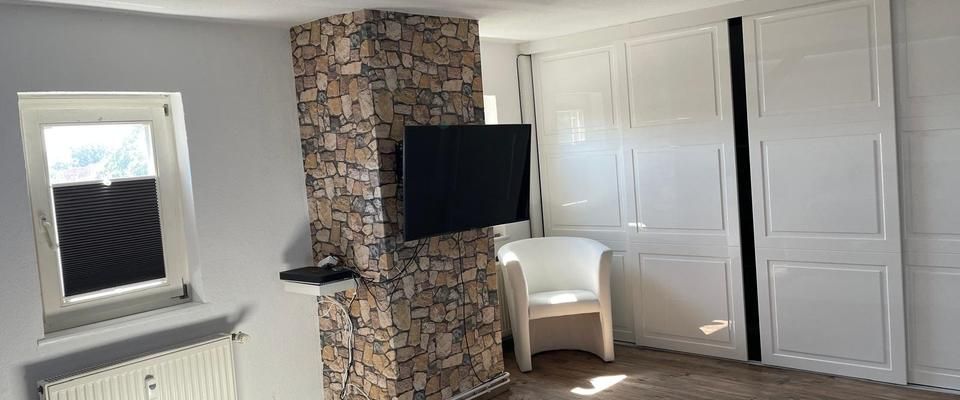 Gemütliche 2,5-Zimmer-Dachgeschosswohnung mit Balkon und Stellpla - Foto 1