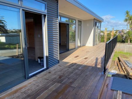 Modern Milford Retreat - Photo 4