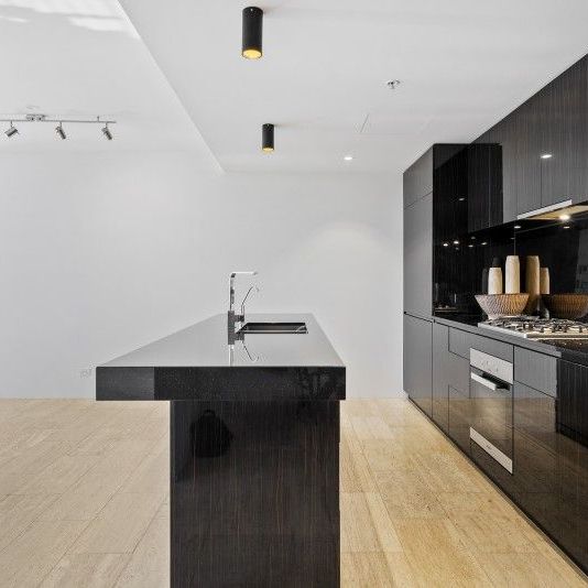 Luxurious 2 bedroom - 2 bathroom Fully Furnished Apartment - Photo 1