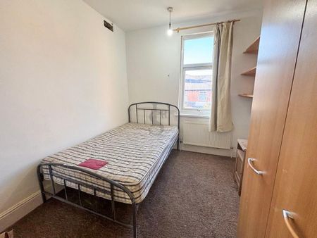 4 bedroom terraced house to rent - Photo 3