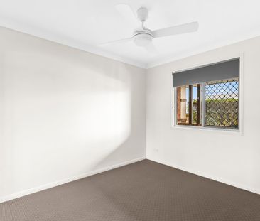 SPACIOUS 3 BEDROOM TOWNHOUSE IN FANTASTIC COMPLEX! - Photo 1