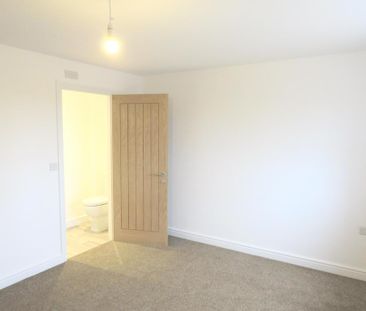 4 bedroom detached house to rent - Photo 5