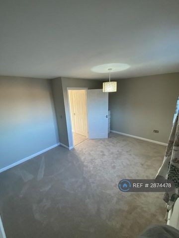 2 bedroom semi-detached house to rent - Photo 5