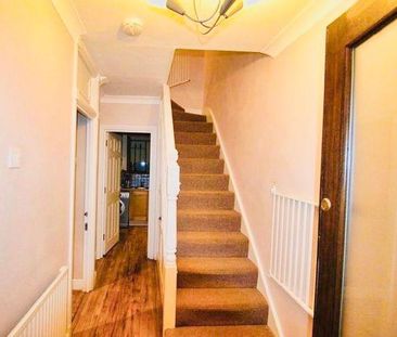 4 bedroom terraced house to rent - Photo 4