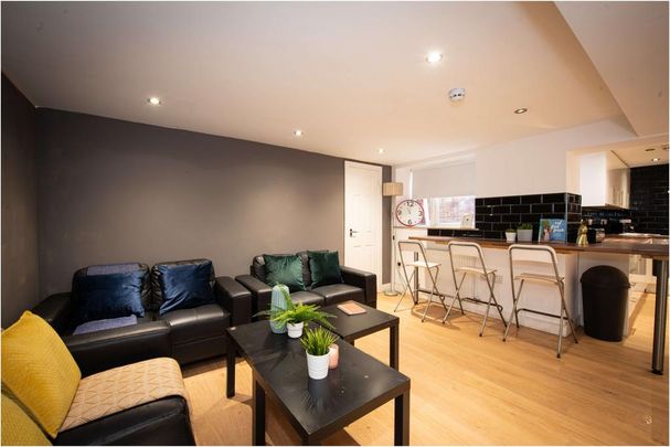 8 bedroom house to rent - Photo 1