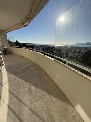 En location à Cannes : appartement VUE MER PANORAMIQUE - Photo 1