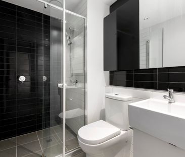 Stunning 2-bedroom Apartment with carpark in the heart of the CBD - Photo 6