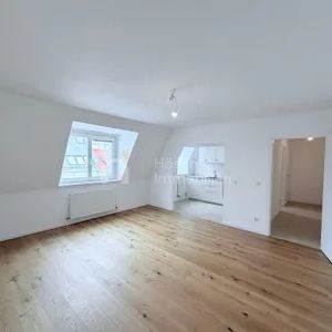 Helle Dachgeschosswohnung mit Charme und Ruhelage - Photo 1
