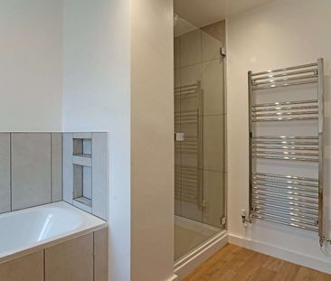 A modern two bedroom apartment - Photo 5