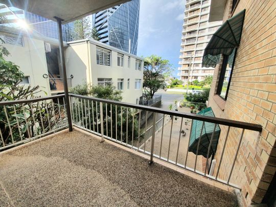 6/49 Old Burleigh Road, Surfers Paradise QLD 4217 - Photo 1