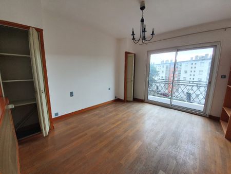 Location Appartement 4 pièces 90m² CONDRIEU 69420 - Photo 2
