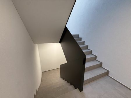 Newly built condominium in a central location with balcony! - Photo 2