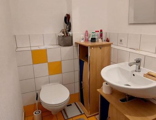 Helle 1-Raumwohnung mit großem Balkon ab 01.02.26 - Foto 1