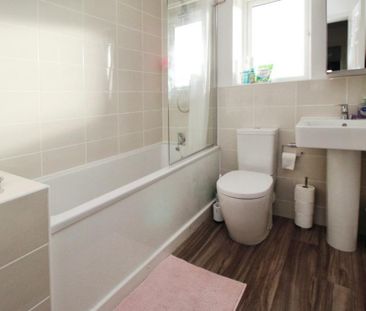 2 bedroom semi-detached house to rent - Photo 6
