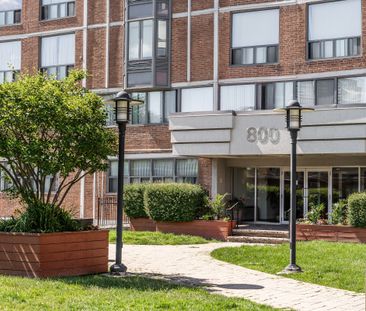 798 Richmond Street West - Photo 2