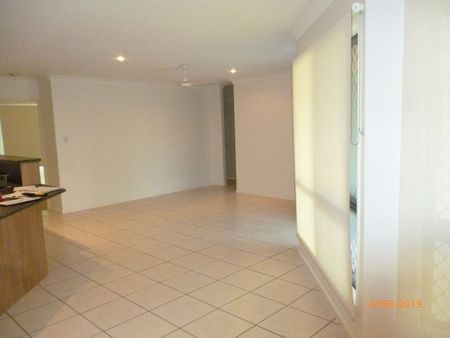 10 Donostia Crescent, Bushland Beach - Photo 2