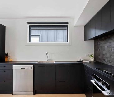 Beautiful home in Lake Hayes Estate - Photo 2