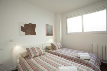 Plaça Miracle del Mocadoret, Valencia, Valencian Community 46001 - Photo 3