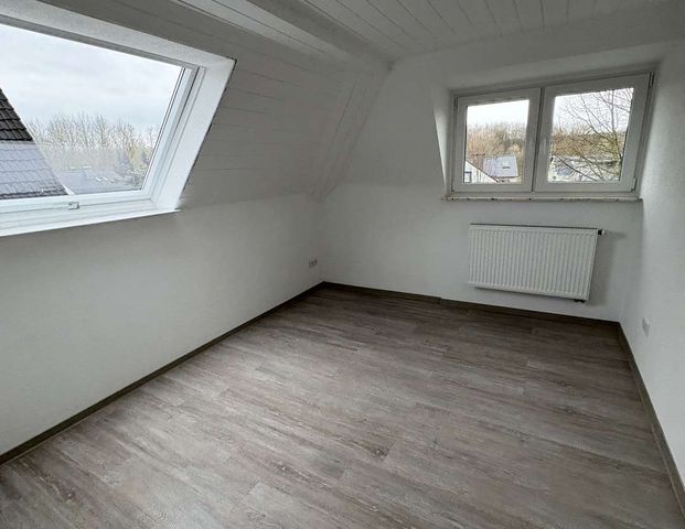 Modernisierte Dachgeschoss-Wohnung in Dortmund-Barop - Foto 1