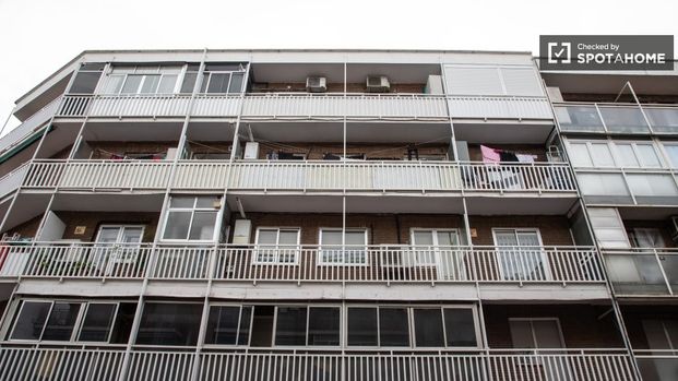 madrid, Community of Madrid 28025 - Photo 1