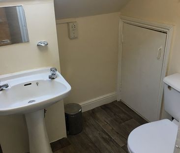 Studio Flat, Woodlands Road, IG1 - Photo 4